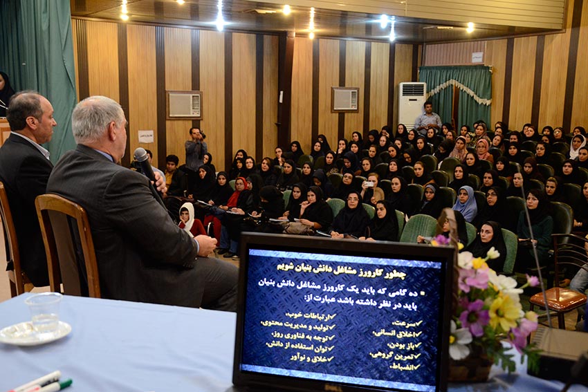 آموزش طرح کارورزی مشاغل دانش بنیان در حوزه فناوری اطلاعات استان گلستان 2