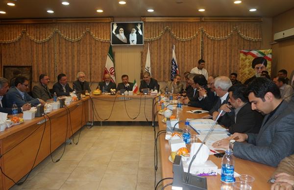 دکتر واعظی در جلسه اتاق بازرگانی استان آذربایجان شرقی: تبدیل شدن تبریز به هاب پستی از اولویتهای وزارت ارتباطات و شرکت پست است